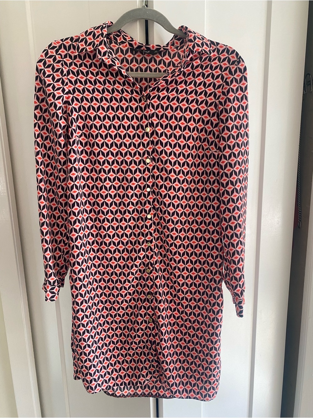 Geometric Print Flat brass Button-Front Tunic Dress in Pink & Black